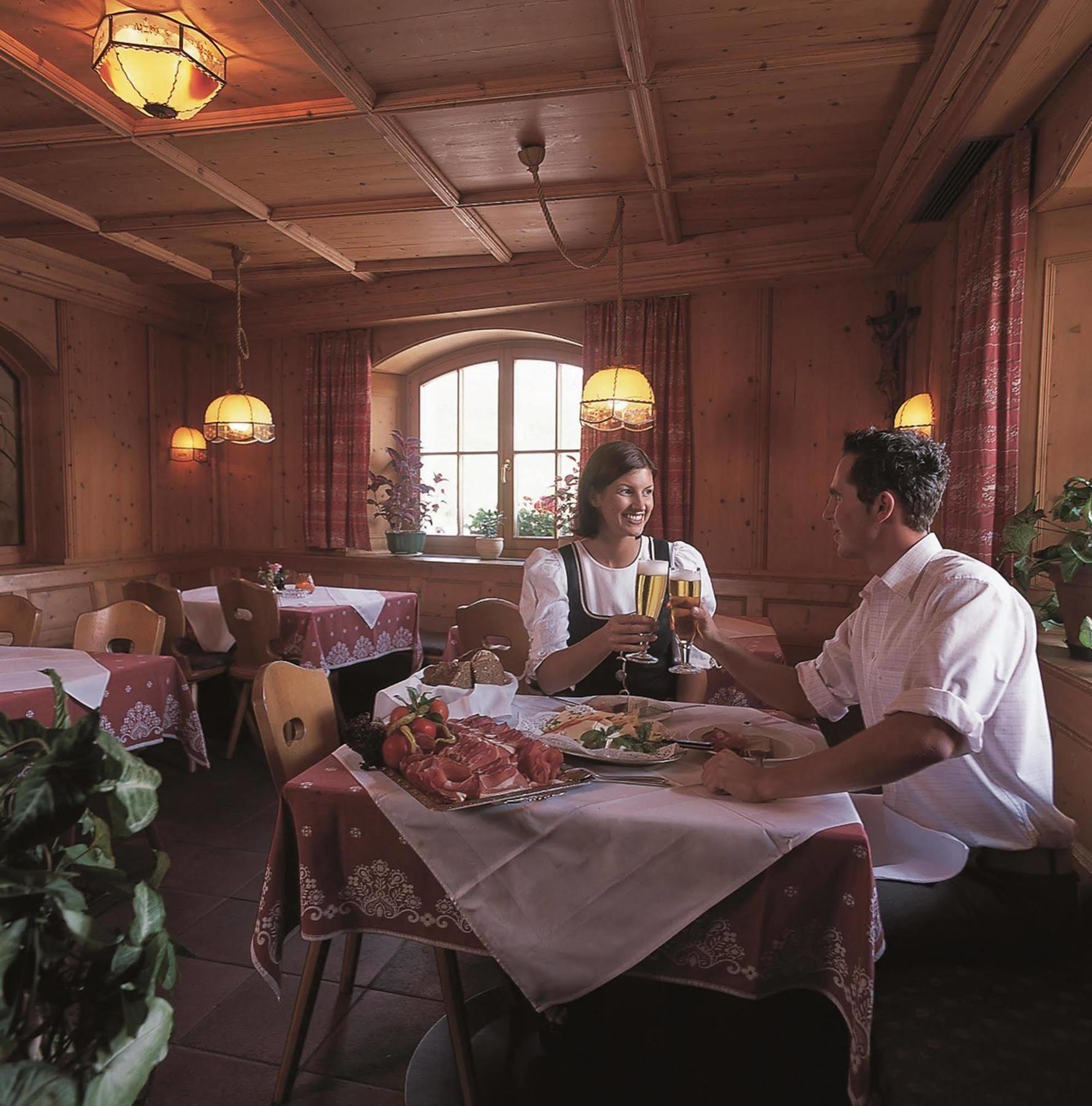 Batzenhaeusl Otel Seefeld in Tirol Restoran fotoğraf
